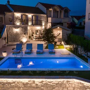 villa-pescatore.hotels-in-trogir.com/