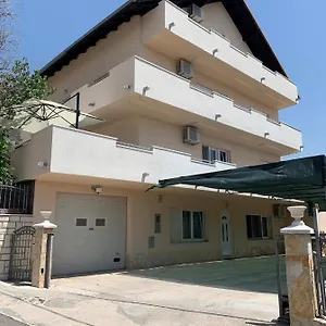 apartmani-sandra-kastela.hotels-in-trogir.com/