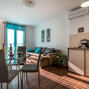 Apartment Market, Pula